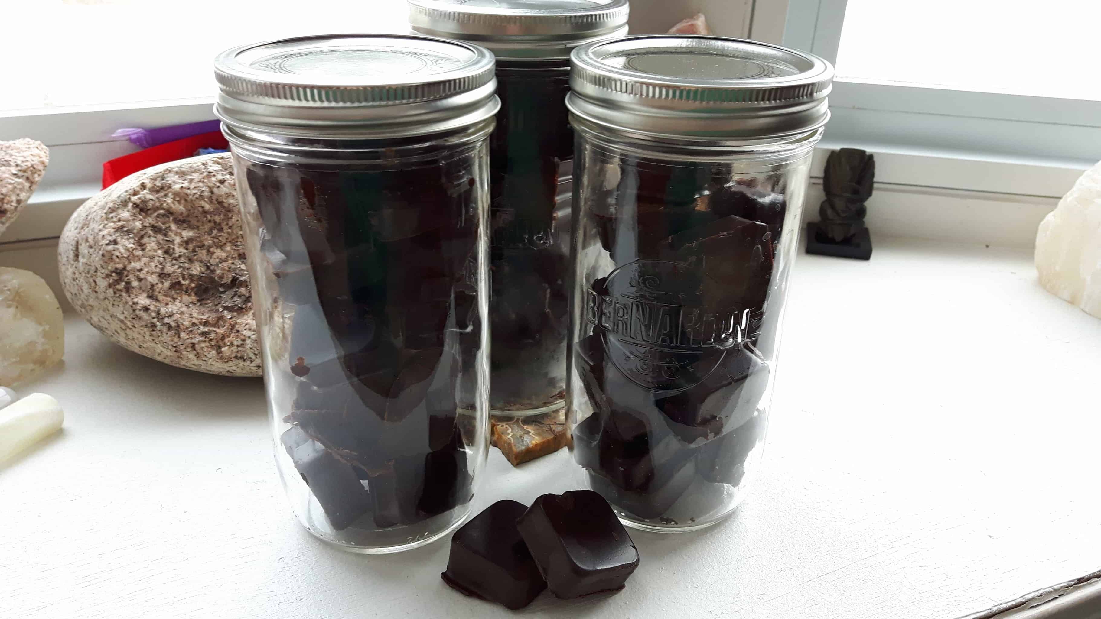 Sunday afternoon #raw #medicinal #chocolate making! Blueberry, hibiscus, camu camu ♡ #superfoods #