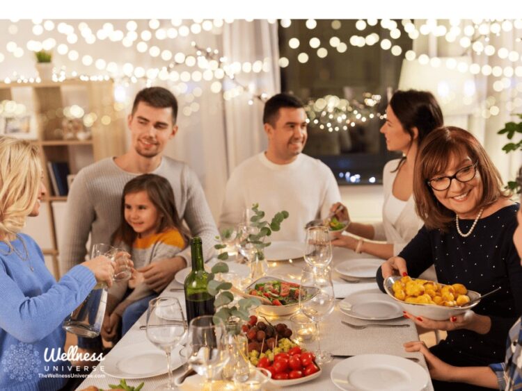 How to Deal with Dysfunctional Family Dynamics Over the Holidays By The Wellness Universe @thewellne
